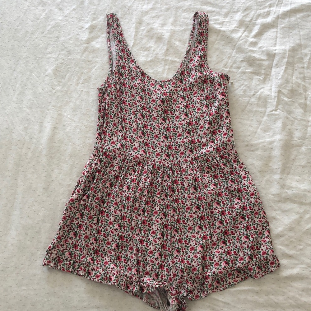 🎉CLOSET CLEAR OUT🎉 H&M cheeky Romper